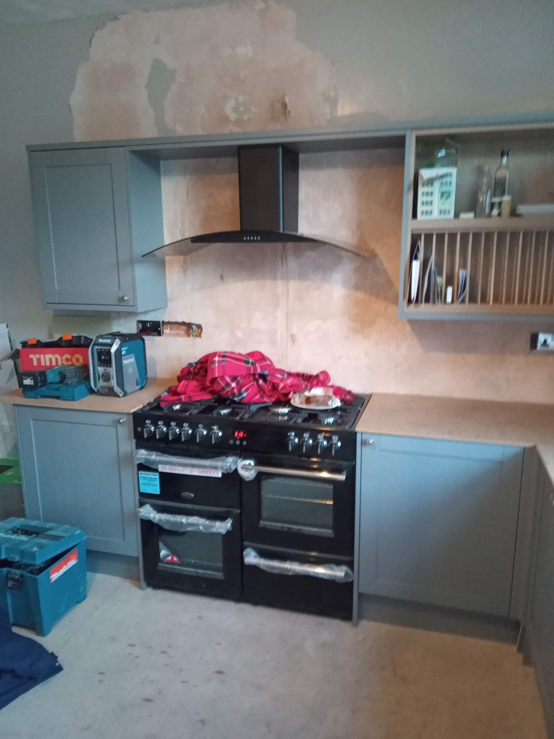 Howdens Shaker Kitchen Cabinets installed by CL Joinery