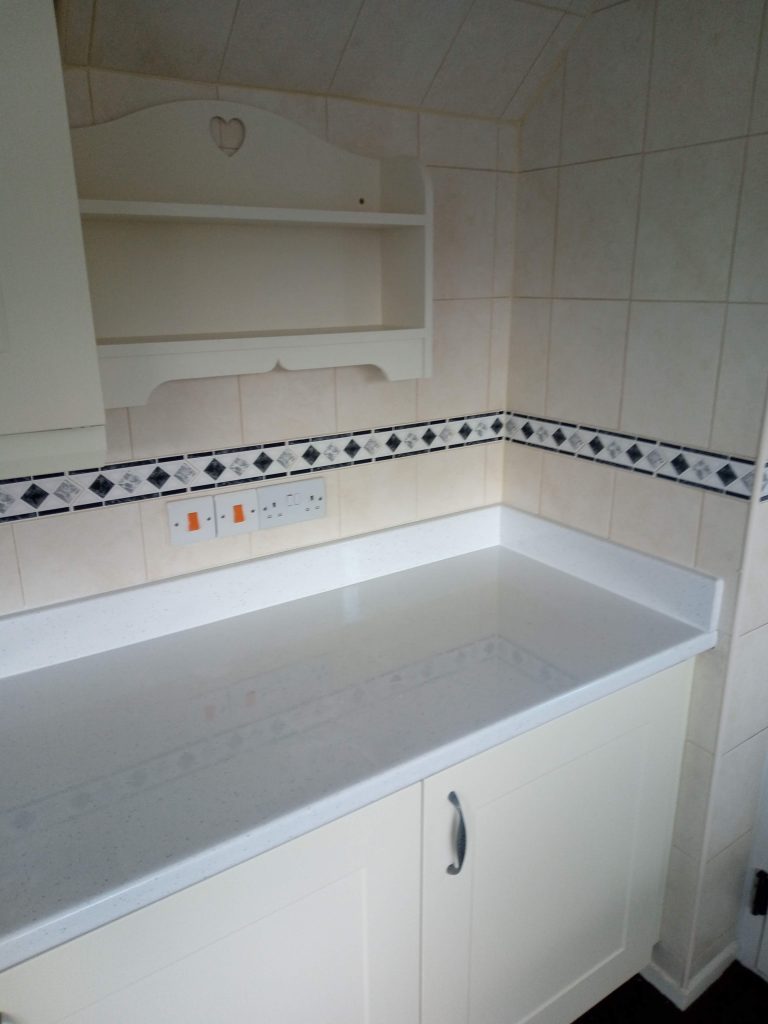 Castleford Kitchen Worktop Fitter, Howdens Laminate Kitchen Worktops, CL Joinery